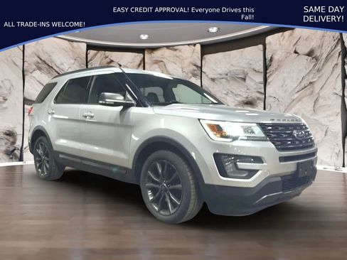 Used 2017 Ford Explorer XLT w/ Equipment Group 202A AWD/4WD image 1