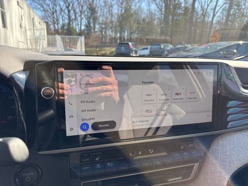 Used 2025 Toyota Camry XLE image 26