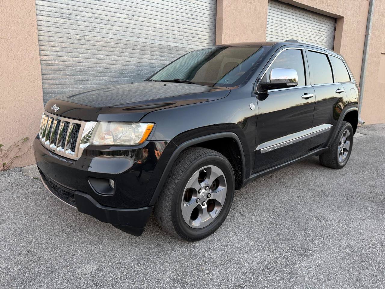 Used 2011 Jeep Grand Cherokee Overland AWD/4WD image 10