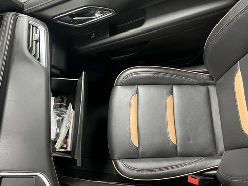 Used 2024 GMC Yukon XL AT4 image 37