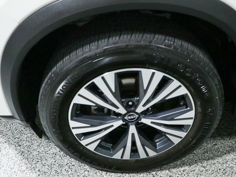 Used 2023 Nissan Rogue SV FWD image 11