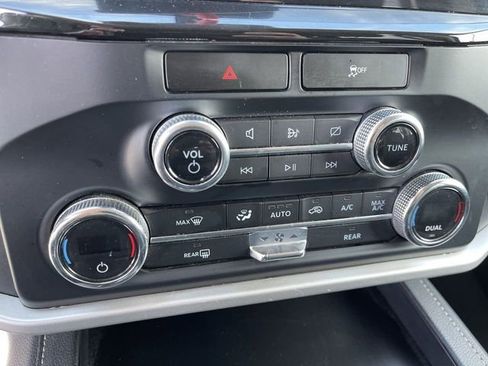 Used 2022 Ford Expedition XLT image 19