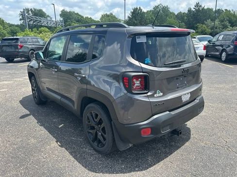 Used 2016 Jeep Renegade Latitude AWD/4WD image 2