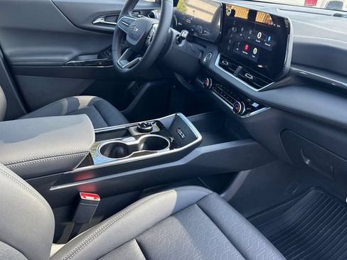New 2027 Chevrolet Equinox LT w/ Convenience Package II FWD image 24