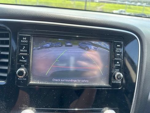Used 2020 Mitsubishi Outlander ES FWD image 18