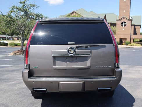 Used 2012 Cadillac Escalade ESV Premium AWD/4WD image 4