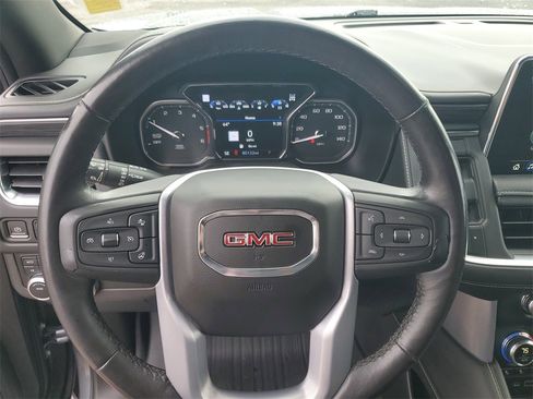 Used 2021 GMC Yukon XL SLT w/ SLT Premium Package image 11