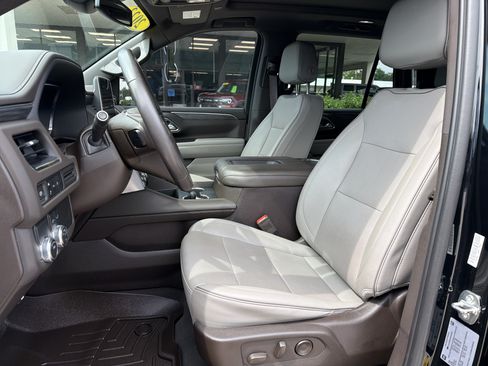 Used 2023 GMC Yukon SLT RWD image 16
