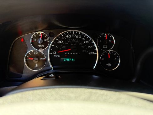 Used 2025 Chevrolet Express 3500 LT w/ LT Preferred Equipment Group RWD image 13