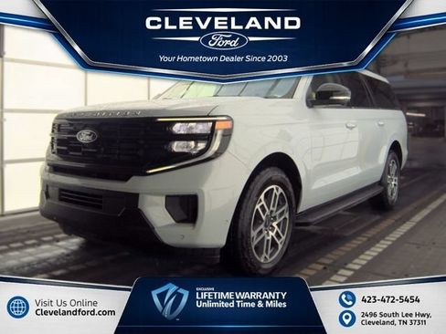 Used 2025 Ford Expedition Max Active AWD/4WD image 1