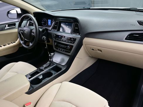 Used 2017 Hyundai Sonata SE w/ Cargo Package image 13
