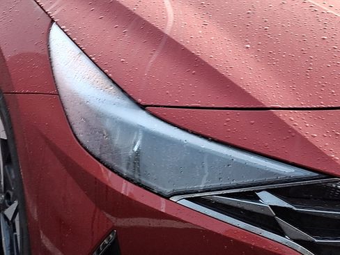 Used 2023 Hyundai Elantra Limited FWD image 7