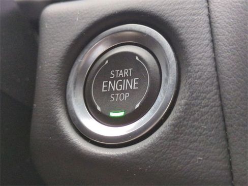 Used 2024 GMC Yukon SLT w/ SLT Luxury Package image 28