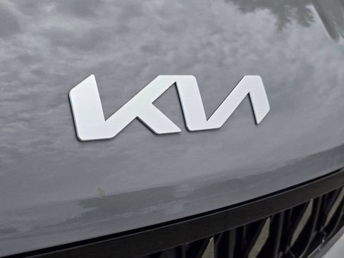 New 2026 Kia Carnival EX FWD image 5
