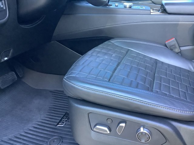 Used 2024 Cadillac Escalade Sport Platinum w/ LPO, ONYX Package AWD/4WD image 17