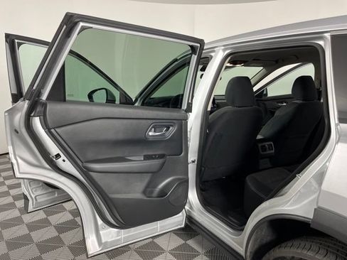 Used 2024 Nissan Rogue SV FWD image 40