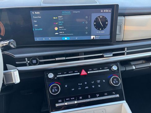 Used 2025 Hyundai Santa Fe SEL image 17