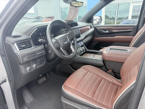 Used 2023 GMC Yukon Denali Ultimate AWD/4WD image 9