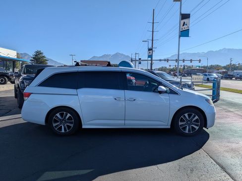 Used 2016 Honda Odyssey Touring image 2