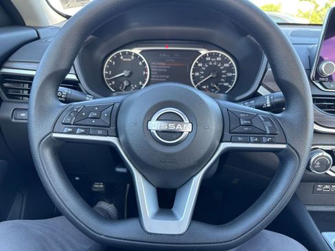 Used 2025 Nissan Altima 2.5 SV FWD image 28