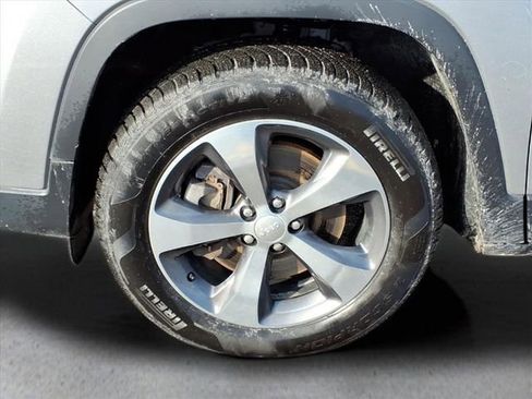 Used 2020 Jeep Cherokee Limited image 10