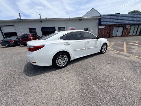Used 2014 Lexus ES 350 w/ Luxury Package FWD image 36