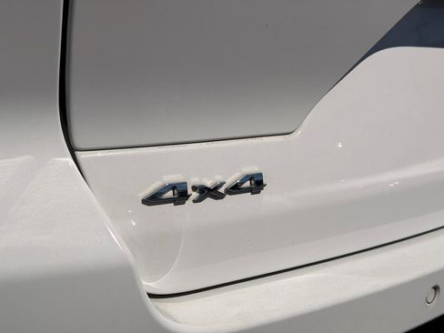 Used 2023 Jeep Grand Cherokee Limited AWD/4WD image 14