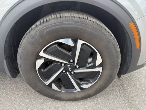 Used 2025 Kia Sportage LX FWD image 15