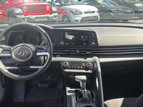 Used 2023 Hyundai Elantra SEL FWD image 12