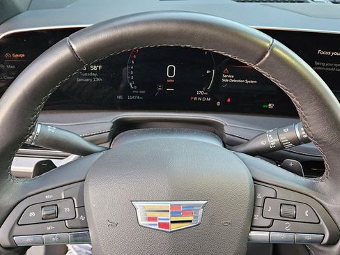 Used 2025 Cadillac XT4 Premium Luxury image 21