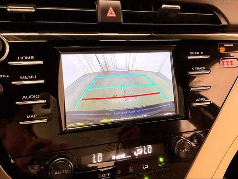 Used 2019 Toyota Camry LE FWD image 13