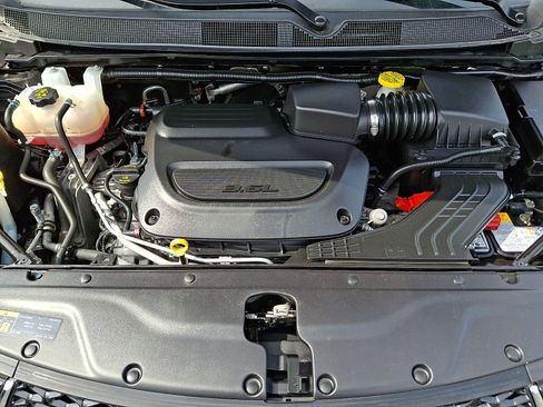 Used 2024 Chrysler Pacifica Touring-L FWD image 28