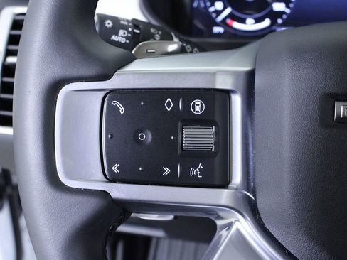 Used 2025 Land Rover Discovery Dynamic SE image 24