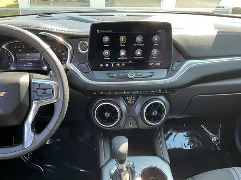 Used 2025 Chevrolet Blazer LT image 5