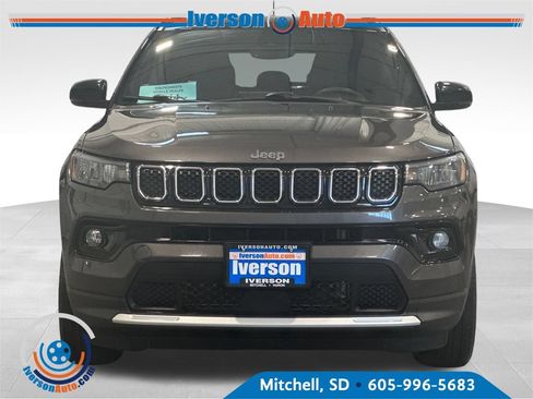 Used 2023 Jeep Compass Limited AWD/4WD image 3