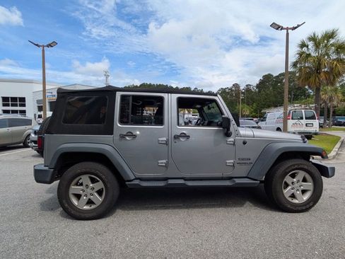 Used 2017 Jeep Wrangler Unlimited Sport w/ Quick Order Package 24S AWD/4WD image 4