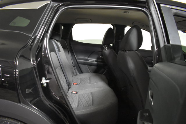 Certified 2025 Nissan Kicks SV AWD/4WD image 29