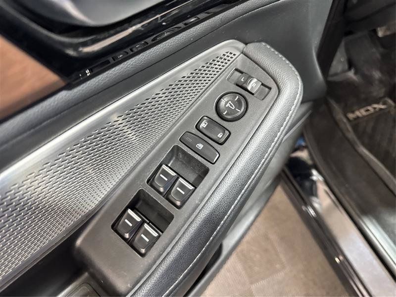 Used 2022 Acura MDX SH-AWD image 31
