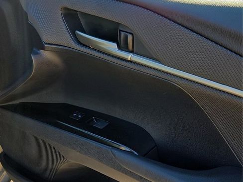 Used 2025 Toyota Camry SE image 13