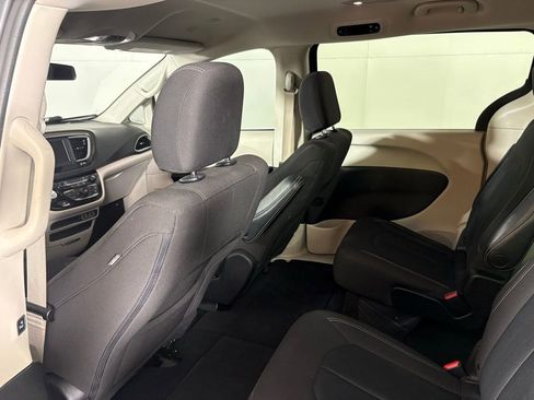 Used 2022 Chrysler Voyager LX FWD image 41