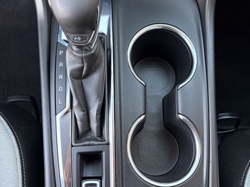 Used 2022 Chevrolet Equinox LS image 18