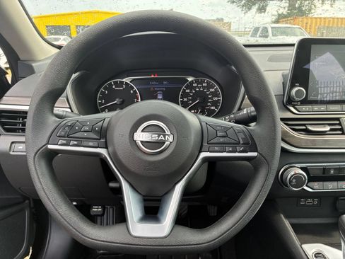 Used 2025 Nissan Altima 2.5 SV FWD image 22
