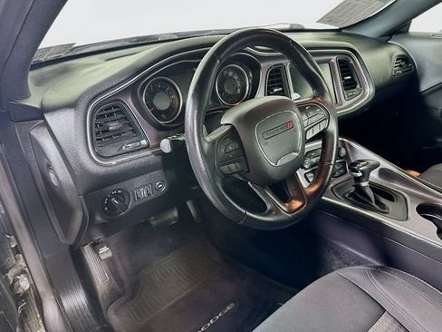 Used 2016 Dodge Challenger SXT w/ Driver Convenience Group RWD image 11