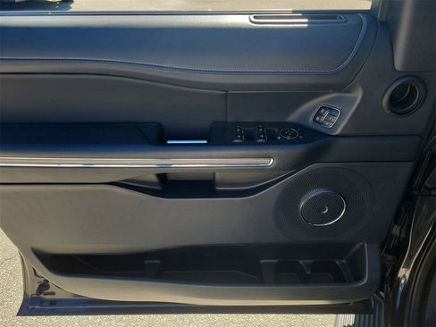 Used 2024 Ford Expedition XLT image 14