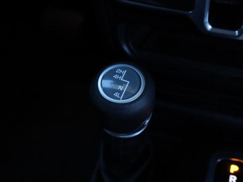 Used 2018 Jeep Wrangler Unlimited Sport S AWD/4WD image 14