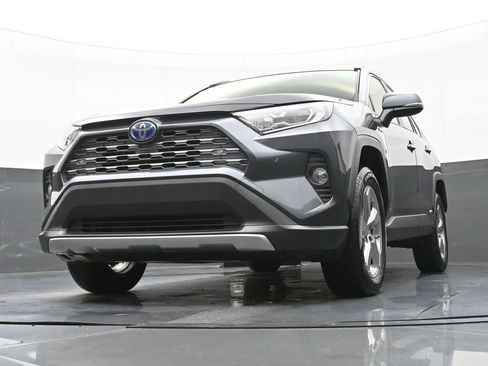 Used 2019 Toyota RAV4 Limited image 41
