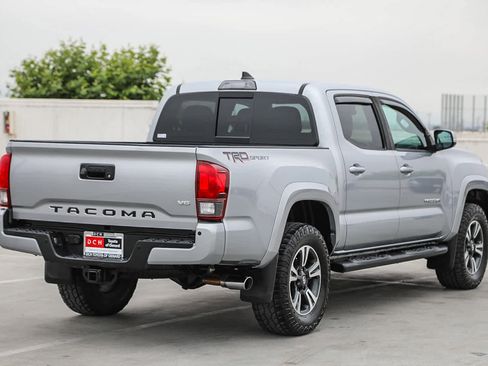 Used 2019 Toyota Tacoma TRD Sport w/ Technology Package RWD image 5