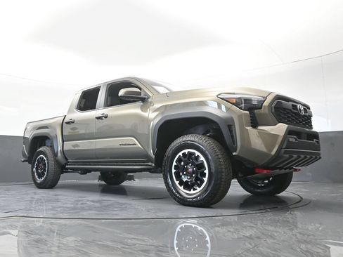 Used 2025 Toyota Tacoma TRD Off-Road w/ TRD Off Road Premium Package AWD/4WD image 75