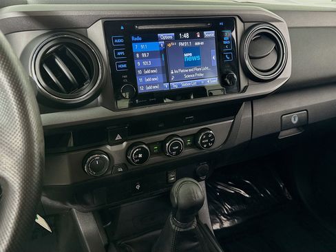 Used 2018 Toyota Tacoma TRD Sport AWD/4WD image 15