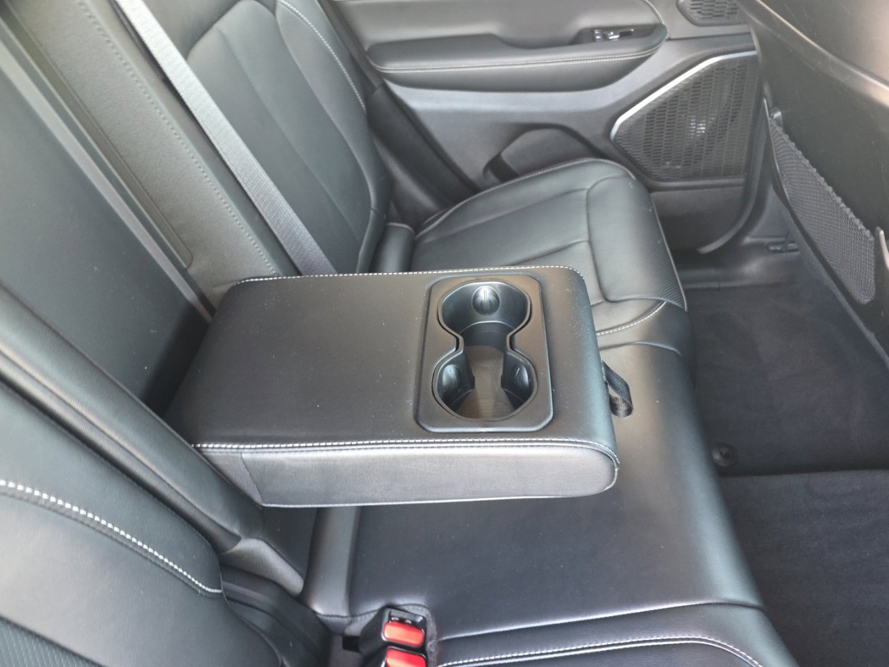 Used 2025 Jeep Grand Cherokee Overland w/ Adv Protech Group III AWD/4WD image 20